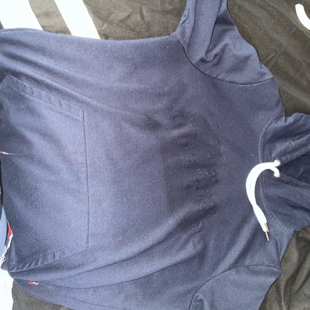 Tommie hilfiger sweatshirt.